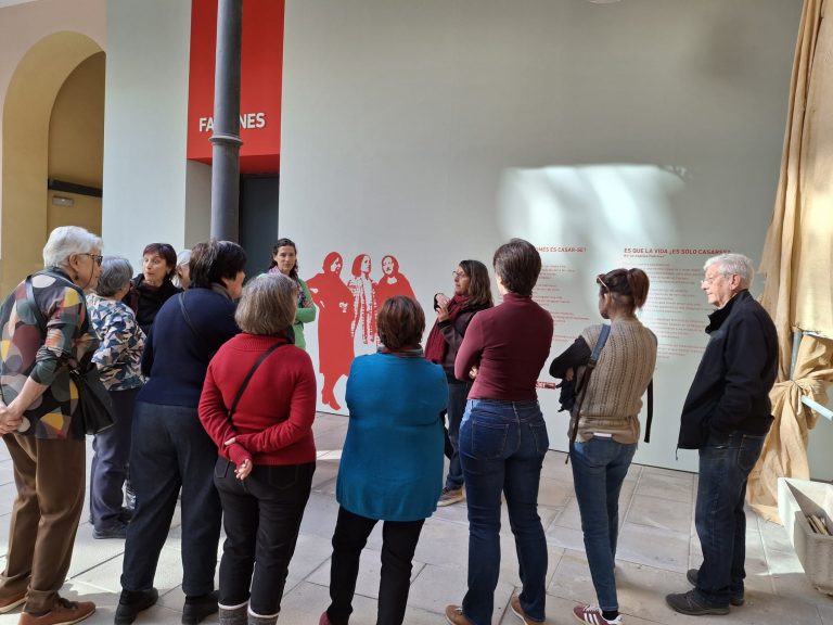 Visita guiada a la exposición “Fadrines” en El Museo Etnográfico.
